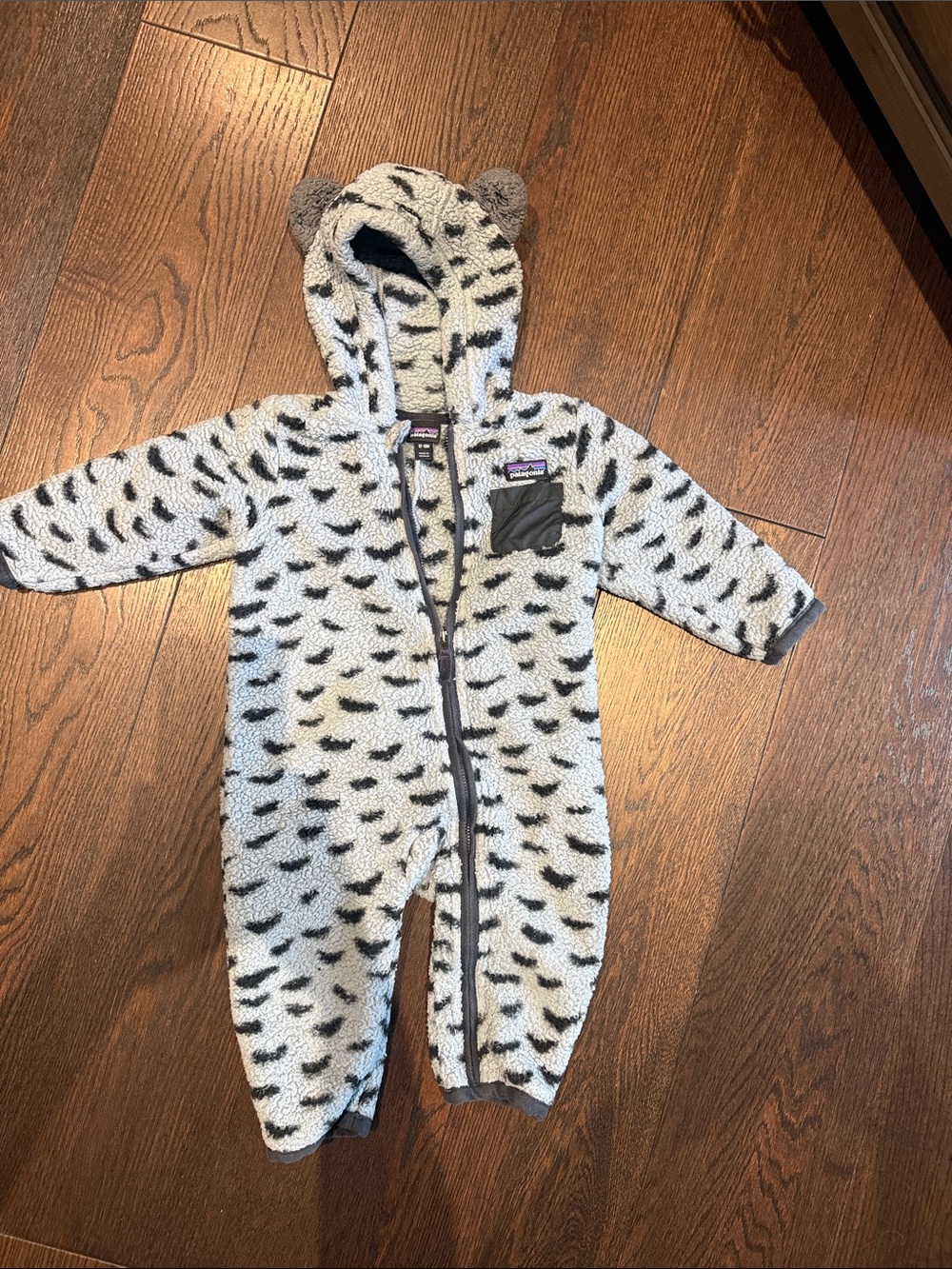 Patagonia Kids Sherpa One-Piece in White and Black Spotted